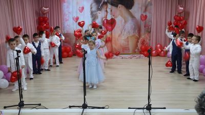 Празнични тържества, посветени на майката и на 3 март в ДГ "Звънче" 11
