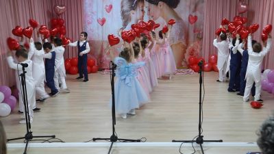 Празнични тържества, посветени на майката и на 3 март в ДГ "Звънче" 12