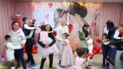 Празнични тържества, посветени на майката и на 3 март в ДГ "Звънче" 13