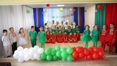 Празнични тържества, посветени на майката и на 3 март в ДГ "Звънче" 8