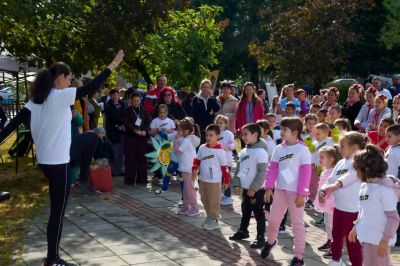 Група Слънчице от "ДГ Звънче"- част от най-мащабното спортно събитие в Етрополе- BeActive !  7