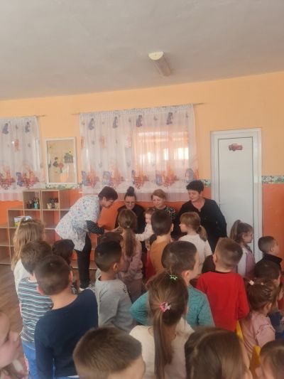 ДГ " Звънче" - гр. Етрополе отбеляза деня на вълшебната дума "БЛАГОДАРЯ" 10