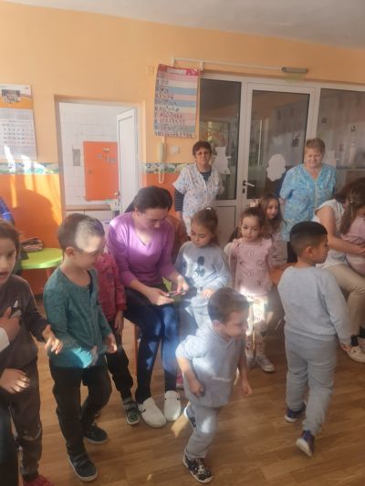ДГ " Звънче" - гр. Етрополе отбеляза деня на вълшебната дума "БЛАГОДАРЯ" 16