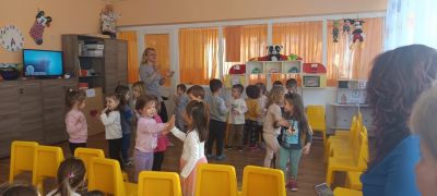 ДГ " Звънче" - гр. Етрополе отбеляза деня на вълшебната дума "БЛАГОДАРЯ" 3