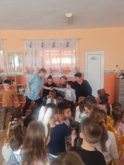 ДГ " Звънче" - гр. Етрополе отбеляза деня на вълшебната дума "БЛАГОДАРЯ" 9