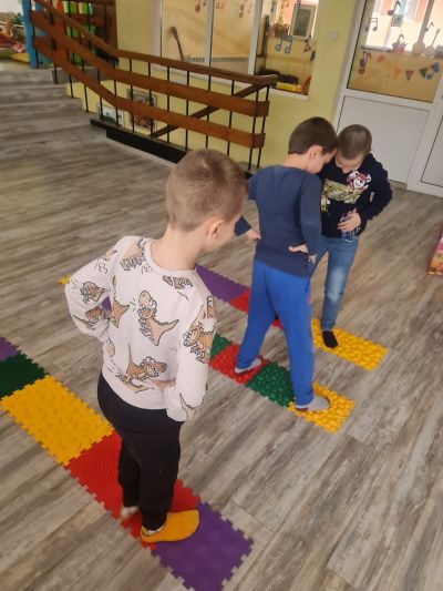 Детска градина "Звънче" -гр. Етрополе с нова придобивка- Модулен килим ОРТО ПЪЗЕЛ 10