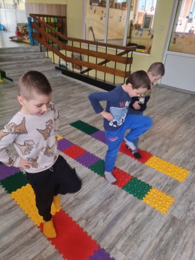Детска градина "Звънче" -гр. Етрополе с нова придобивка- Модулен килим ОРТО ПЪЗЕЛ 12