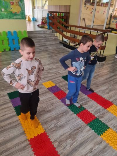 Детска градина "Звънче" -гр. Етрополе с нова придобивка- Модулен килим ОРТО ПЪЗЕЛ 13