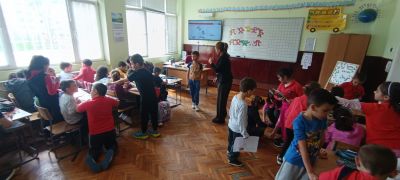 Посещение на група "Пчеличка" от ДГ "Звънче" в СУ "Христо Ясенов"- гр. Етрополе 18