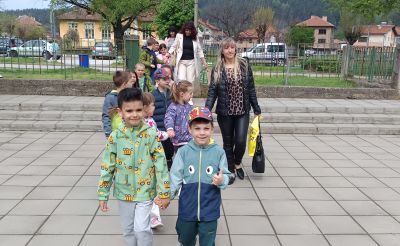 Посещение на група "Пчеличка" от ДГ "Звънче" в СУ "Христо Ясенов"- гр. Етрополе 4