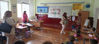 Посещение на група "Пчеличка" от ДГ "Звънче" в СУ "Христо Ясенов"- гр. Етрополе 8