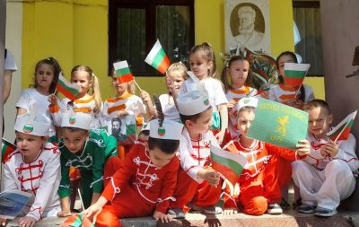Посещение на група "Мечо Пух" от ДГ "Звънче" в ОУ "Христо Ботев"- гр. Етрополе 4