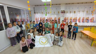 2 октомври - Световния ден на усмивката и Международния ден не нанасилие в ДГ "Звънче" 16