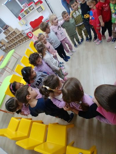 2 октомври - Световния ден на усмивката и Международния ден не нанасилие в ДГ "Звънче" 3