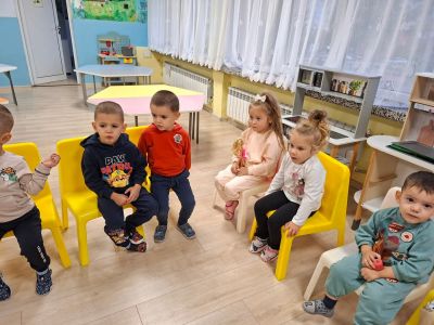 2 октомври - Световния ден на усмивката и Международния ден не нанасилие в ДГ "Звънче" 8