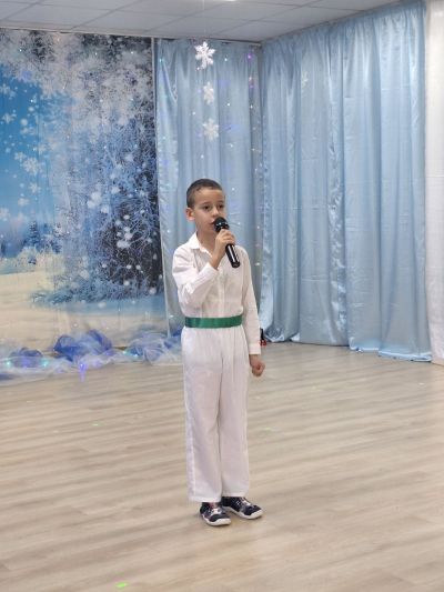 Дядо Коледа зарадва малчуганите в ДГ "Звънче" 13