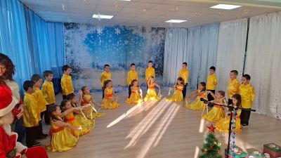 Дядо Коледа зарадва малчуганите в ДГ "Звънче" 16