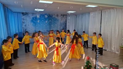 Дядо Коледа зарадва малчуганите в ДГ "Звънче" 17