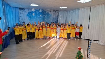 Дядо Коледа зарадва малчуганите в ДГ "Звънче" 19
