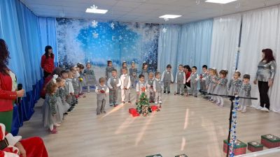 Дядо Коледа зарадва малчуганите в ДГ "Звънче" 6