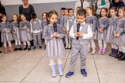 Децата от ДГ "Звънче"- гр. Етрополе отбелязаха Бабинден и Денят на родилната помощ 13
