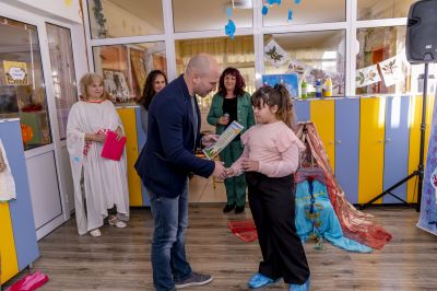 Връчване на грамота от АФА България - ДГ Звънче - Етрополе